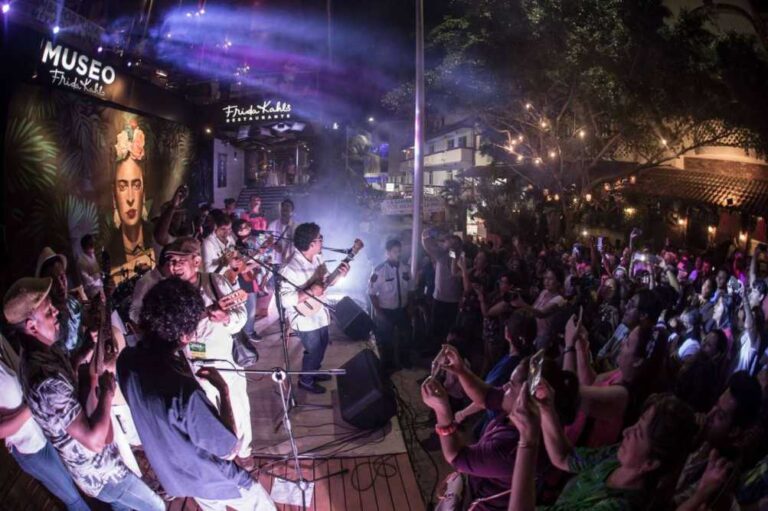 TOCAN LA BAMBA POR PLAYA, POR MÉXICO Y LA PAZ.