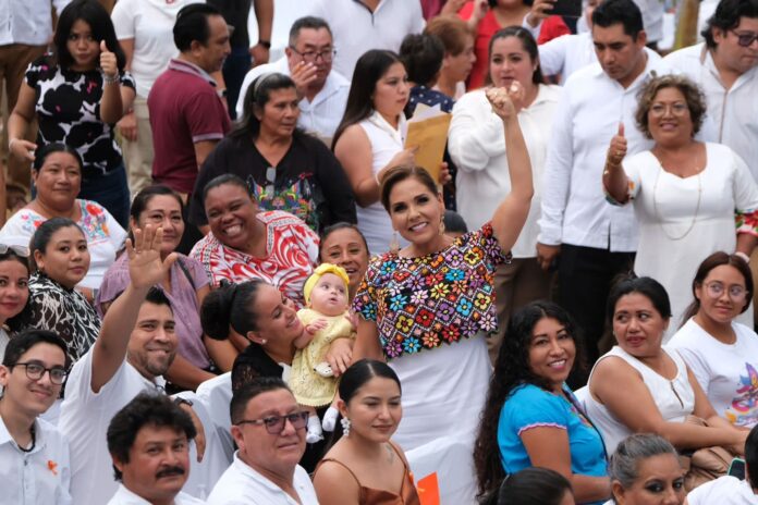 Cuidando el dinero del pueblo se destinó un presupuesto de dos mil millones de pesos al bienestar social con más de 300 mil beneficiarios, se logró reducir la pobreza en un 20%, se dirigieron recursos al campo y para dignificar la zona Maya