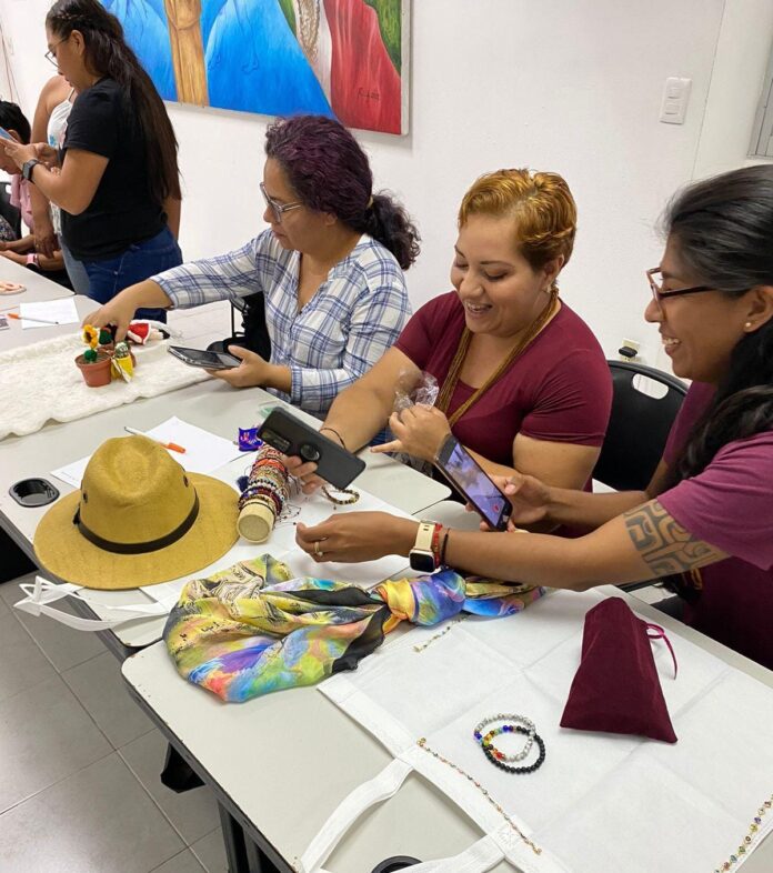 -Con el taller de capacitación en Marketing Digital y Fotografía de Producto, dirigido a mujeres emprendedoras