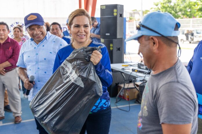 De la mano de la presidenta Lili Campos recibieron uniformes acondicionados para su comodidad y les permita brindar un mejor servicio a la ciudadanía