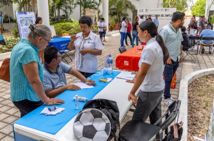 • De enero a septiembre se realizaron 17 ferias, se atendió a más de 2 mil 340 ciudadanos y se ofertaron más de 26 mil 500 vacantes