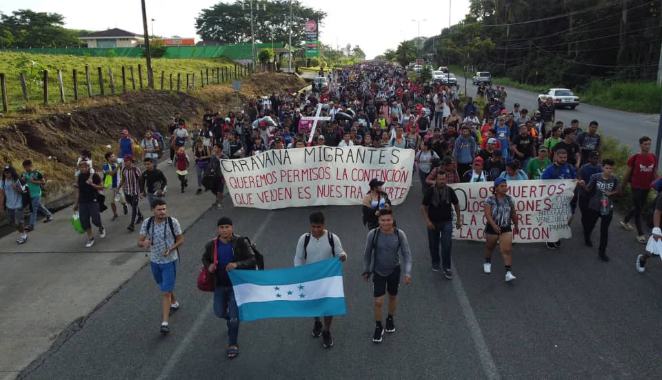 UNOS 7 MIL MIGRANTES SALEN EN CARAVANA DESDE LA FRONTERA SUR DE MÉXICO