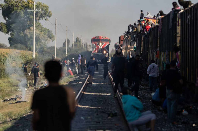 MÁS DE LA MITAD DE MIGRANTES HUYEN DE SU PAÍS POR VIOLENCIA: ACNUR