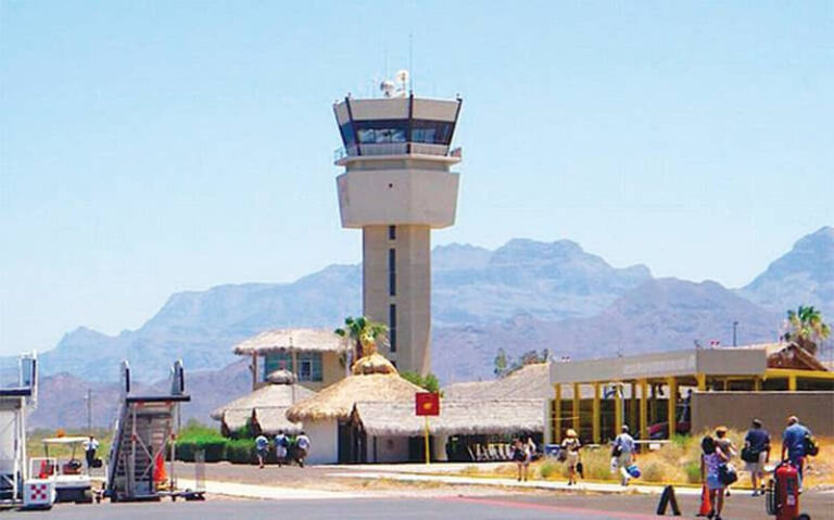 DOS AEROPUERTOS MÁS PASAN AL CONTROL DE LA SEMAR