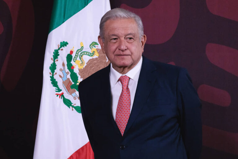 DESMIENTE AMLO GASOLINAZO, “LOS PRECIOS SIGUEN ESTABLES”