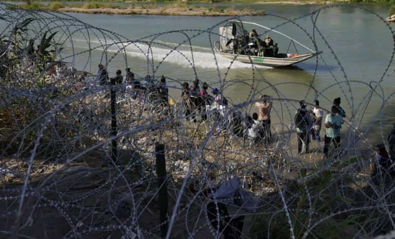 CORTE SUPREMA DE ESTADOS UNIDOS AUTORIZÓ RETIRAR ALAMBRE DE PÚAS COLOCADO EN LA FRONTERA