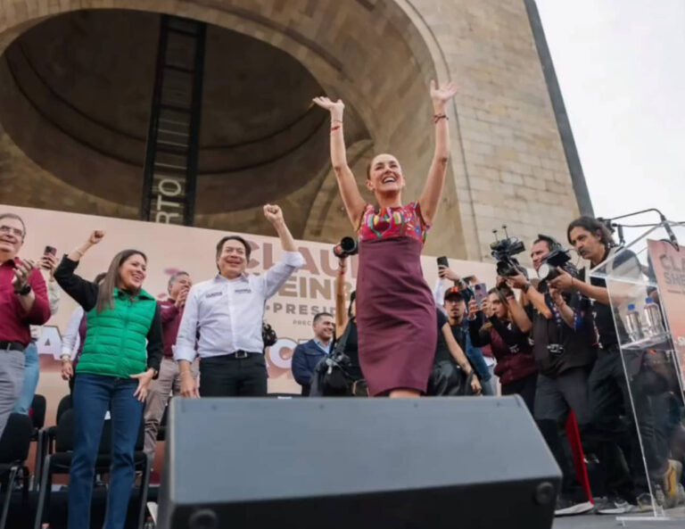 CIERRA SHEINBAUM PRECAMPAÑA EN EL MONUMENTO DE LA REVOLUCIÓN