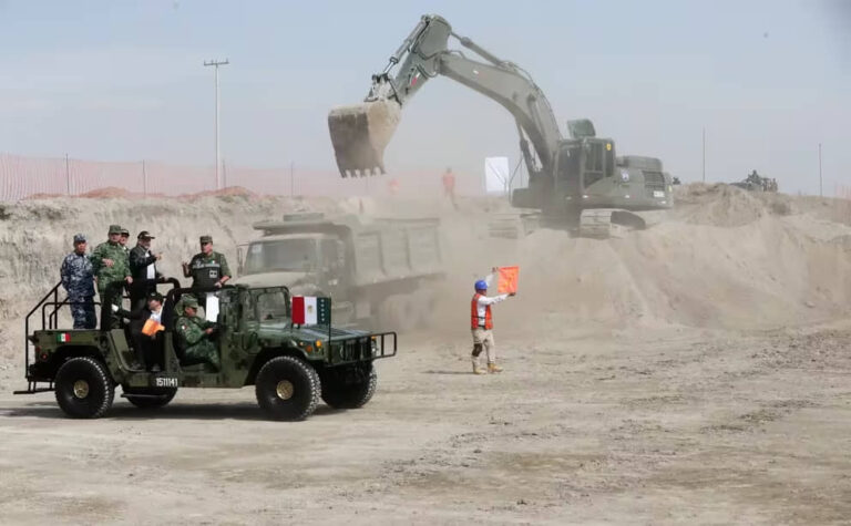 RECONOCE LÓPEZ OBRADOR CONTRIBUCIÓN DEL EJÉRCITO EN PROGRAMAS Y OBRAS PÚBLICAS