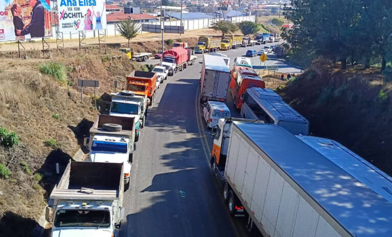 PROTESTAN TRANSPORTISTAS CONTRA LA INSEGURIDAD EN CARRETERAS DEL PAÍS