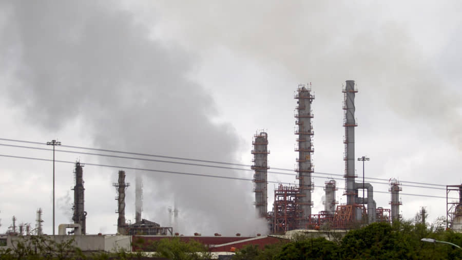 CLAUSURAN CHIMENEA DE LA REFINERÍA DE CADEREYTA