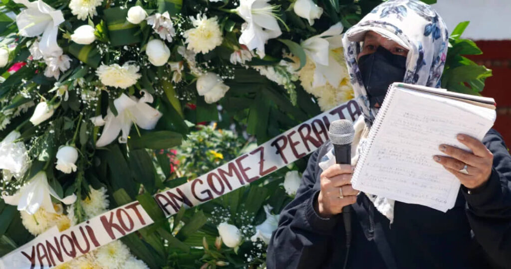 SE ENTREGAN DOS POLICÍAS INVOLUCRADOS EN ASESINATO DEL NORMALISTA DE AYOTZINAPA