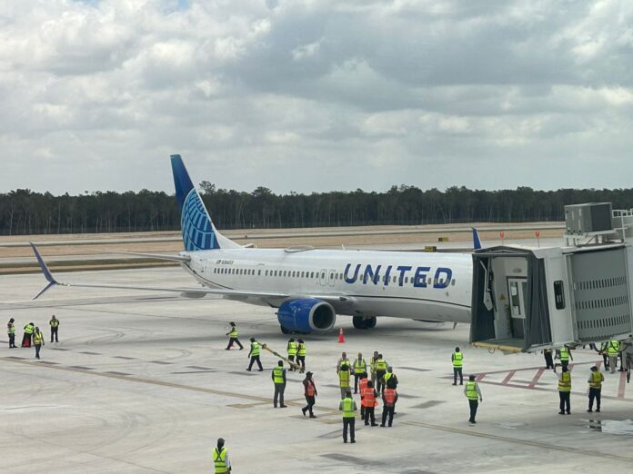 -Este domingo United Airlines arribó al nuevo aeropuerto con pasajeros desde Houston y New York