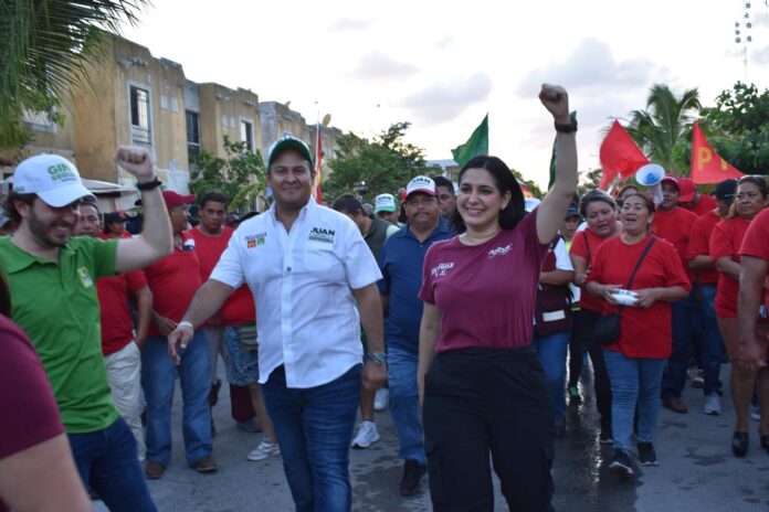 • En su visita a los fraccionamientos Pescadores II y Villas del Sol, Estefanía Mercado asegura que ninguna familia en pobreza moderada quedará excluida de este proyecto bandera