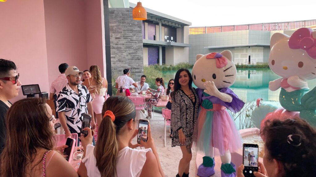 ¡Hello Kitty Café llega a Cancún!