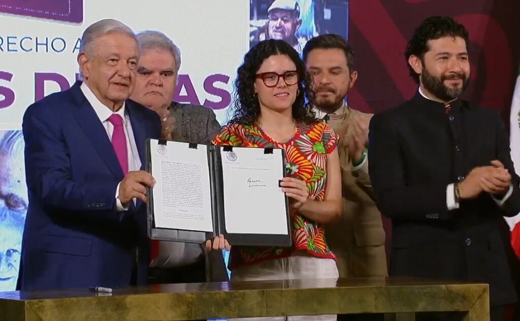 Firma presidente el decreto para la creación del Fondo de Pensiones para el Bienestar