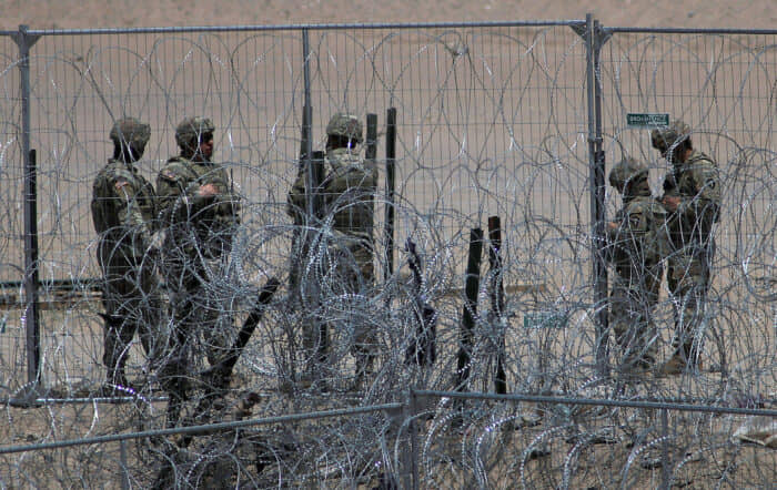 ACUSAN MIGRANTES A GUARDIA DE TEXAS DE DISPARARLES MIENTRAS DUERMEN