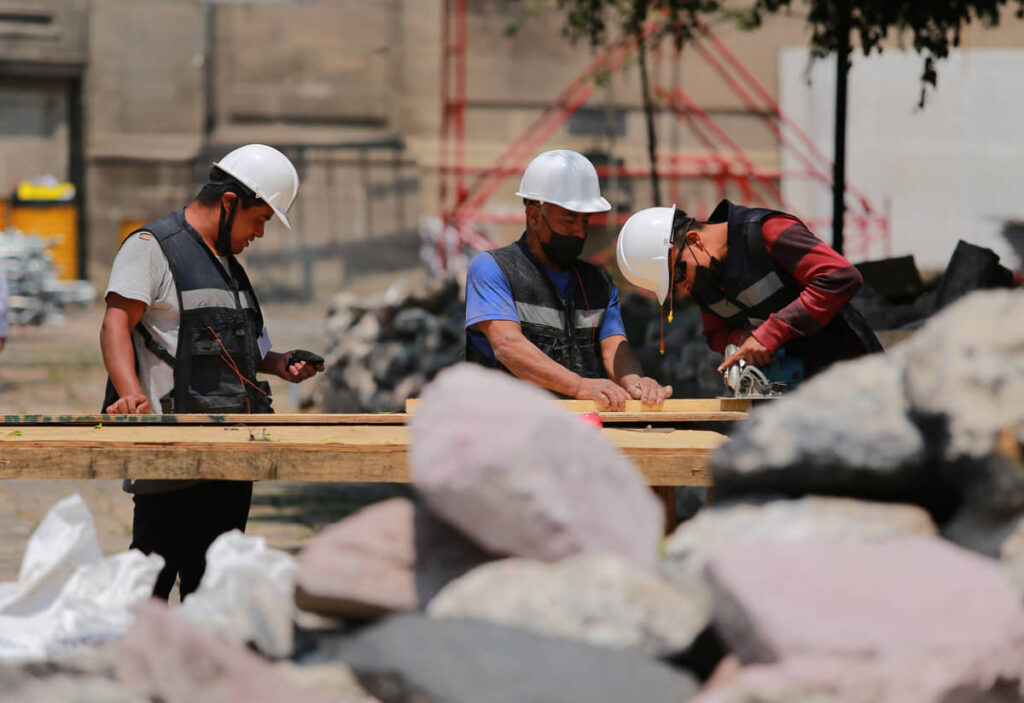 MEXICANOS EN POBREZA LABORAL, EN SU MÍNIMO DESDE HACE 17 AÑOS: BBVA