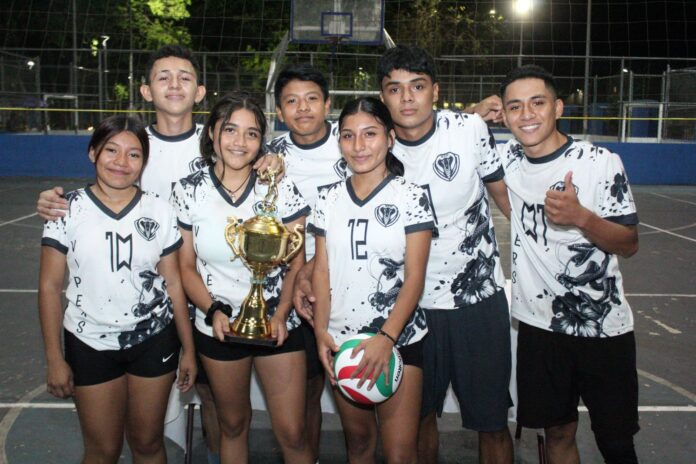 VIPERS CONQUISTAN EL TÍTULO DEL VOLEIBOL MIXTO EN PLAYA DEL CARMEN