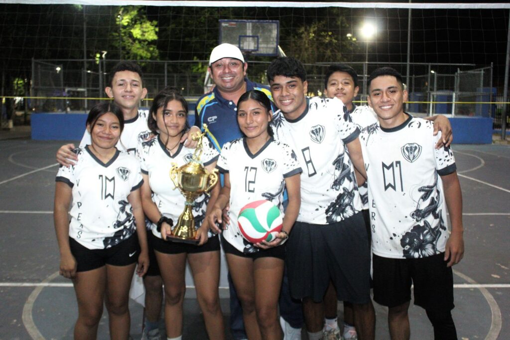 VIPERS CONQUISTAN EL TÍTULO DEL VOLEIBOL MIXTO EN PLAYA DEL CARMEN