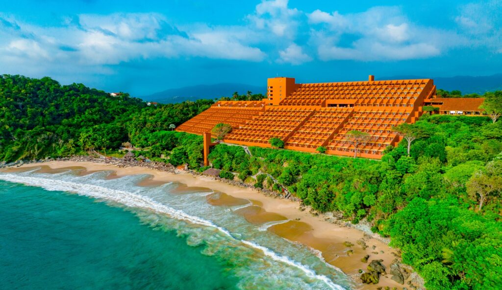 NIZUC RESORT & SPA, LAS BRISAS Y GALERÍA PLAZA, RECONOCIDOS ENTRE LOS MEJORES DE MÉXICO Y EL MUNDO