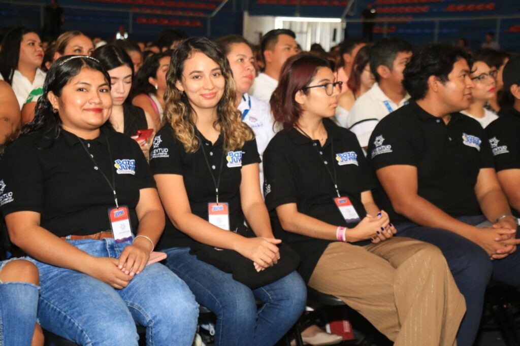 JUVENTUD PLAYENSE DISFRUTA DE IMPORTANTES CONFERENCISTAS PARA SU EMPODERAMIENTO