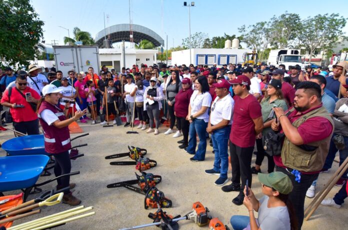 Estefanía Mercado se suma al llamado de la Gobernadora y del Alcalde; participa con su equipo de voluntarios en mega jornada de limpieza en Puerto Aventuras