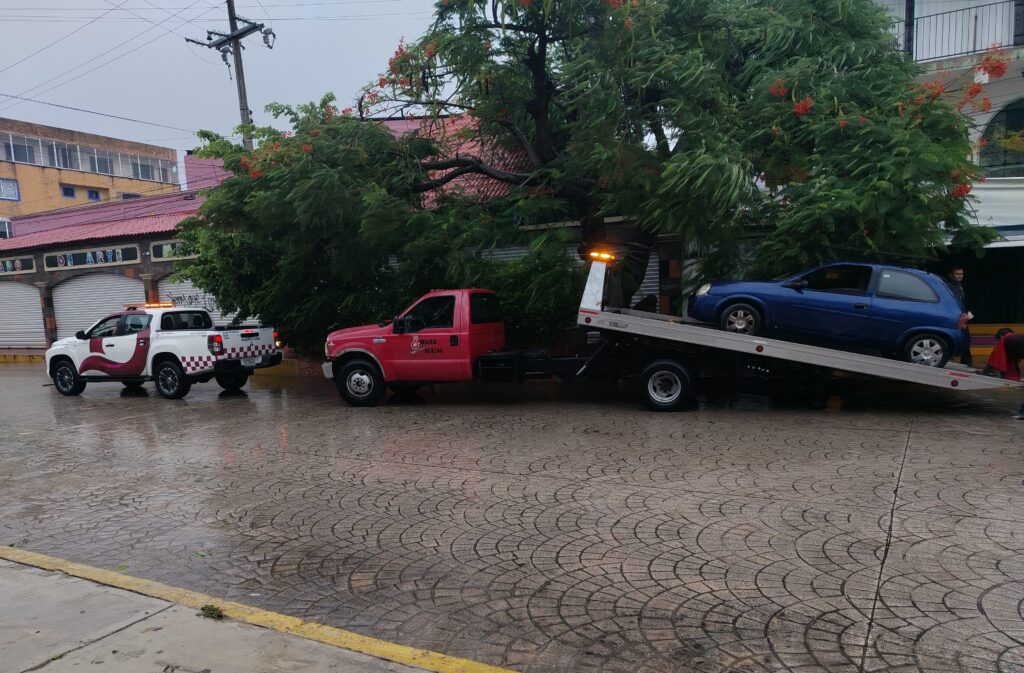 IMOVEQROO Activa Operativo Tormenta en Quintana Roo en apoyo a conductores y vehículos afectados por la Tormenta Tropical Helen