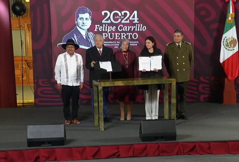 FIRMÓ AMLO DECRETO DE REFORMAS CONSTITUCIONALES DURANTE SU ÚLTIMA CONFERENCIA