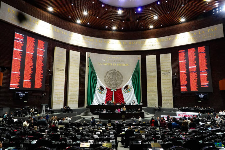 APRUEBAN DIPUTADOS REDUCIR DE 68 A 65 LA EDAD PARA RECIBIR LA PENSIÓN DE ADULTO MAYOR