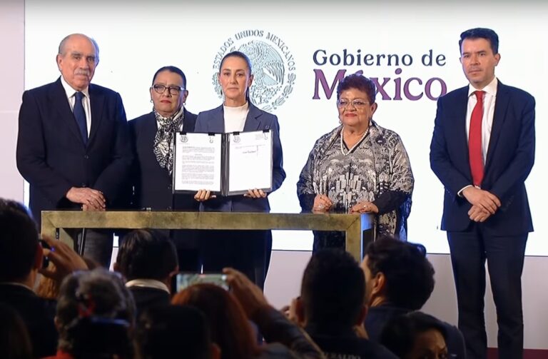 FIRMA SHEINBAUM RECONOCIMIENTO AL MOVIMIENTO ESTUDIANTIL DEL 68