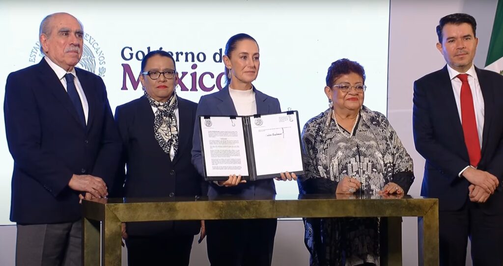 FIRMA SHEINBAUM RECONOCIMIENTO AL MOVIMIENTO ESTUDIANTIL DEL 68