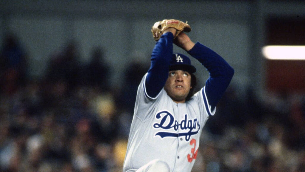 FANS LLORAN LA MUERTE DE FERNANDO VALENZUELA