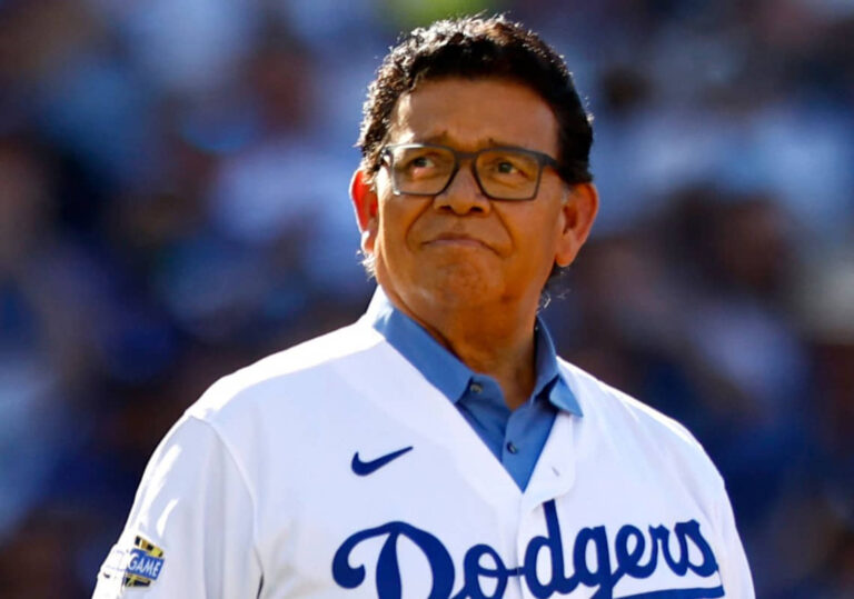 FANS LLORAN LA MUERTE DE FERNANDO VALENZUELA