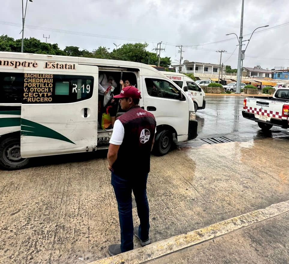 SANCIONAN A CONDUCTOR POR CARGAR GASOLINA CON PASAJEROS ABORDO