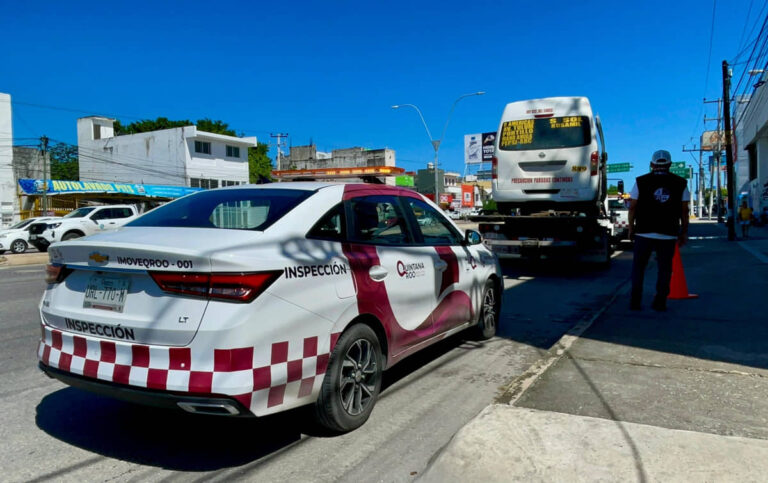 SANCIONAN A CONDUCTOR POR CARGAR GASOLINA CON PASAJEROS ABORDO