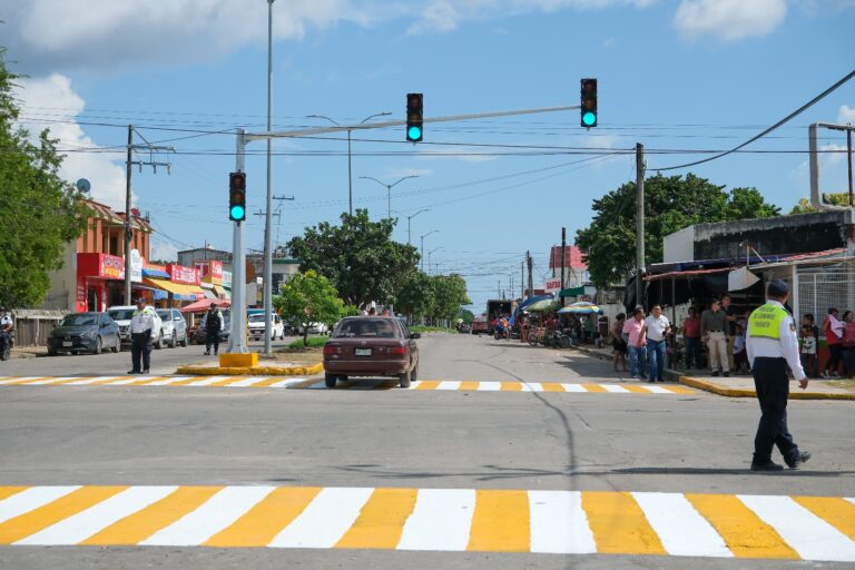 MARA LEZAMA IMPULSA LA SEGURIDAD VIAL CON NUEVA INFRAESTRUCTURA Y SEMÁFOROS EN CHETUMAL