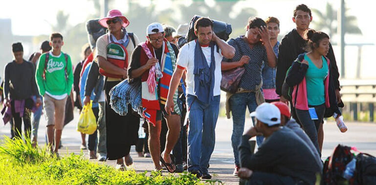 CARAVANA MIGRANTE ACEPTA PROPUESTA DEL GOBIERNO PARA REGULARIZAR SU ESTANCIA EN MÉXICO