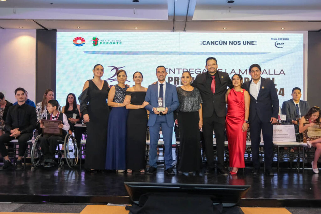 RECONOCE MARA LEZAMA A DEPORTISTAS PREMIO MUNICIPAL DEL DEPORTE 2024 DE BENITO JUÁREZ