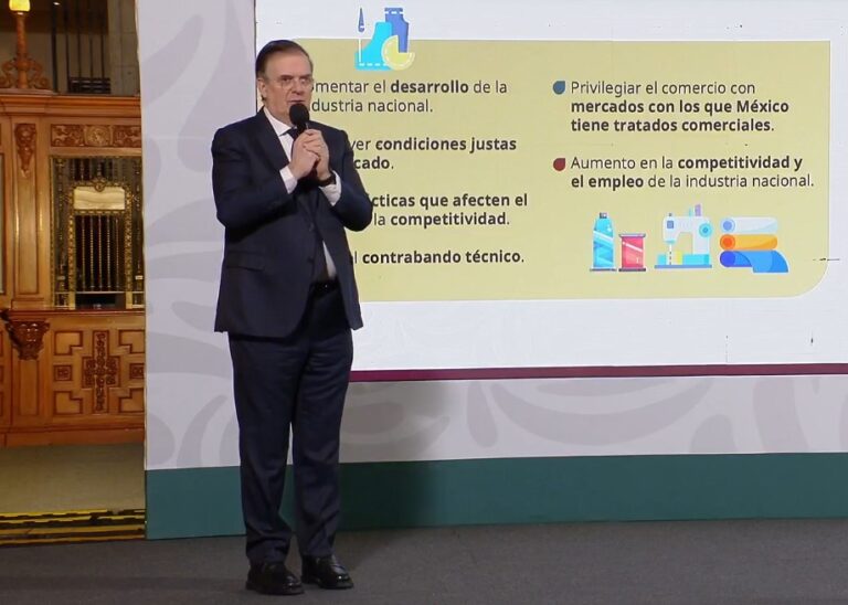 ANUNCIA EBRARD ARANCELES TEMPORALES PARA FORTALECER LA INDUSTRIA TEXTIL