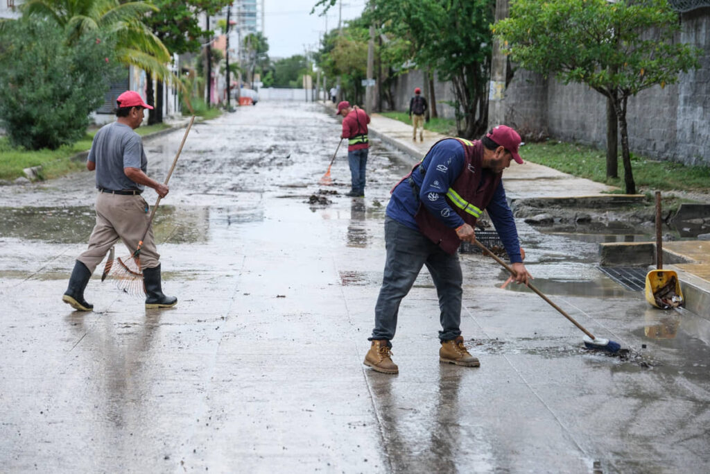 Supervisa Mara Lezama calles libres de encharcamientos tras intensas lluvias en la ciudad