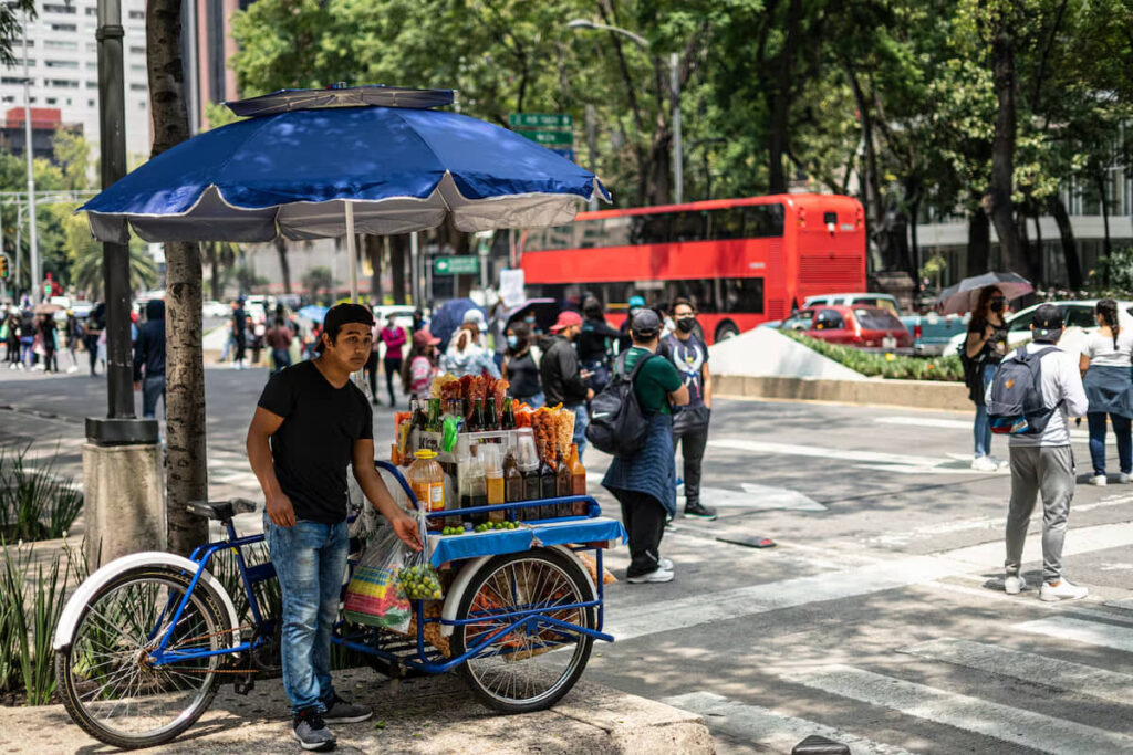 LA ECONOMÍA INFORMAL EN MÉXICO ALCANZA RÉCORD HISTÓRICO: 24.8% DEL PIB EN 2023